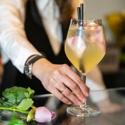 I cocktail floreali per l'aperitivo
